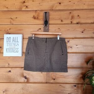 BCBGMaxAzria Dotty Quilted Mini Skirt Dusty Olive Zip Pockets Stretch Waist Sz L